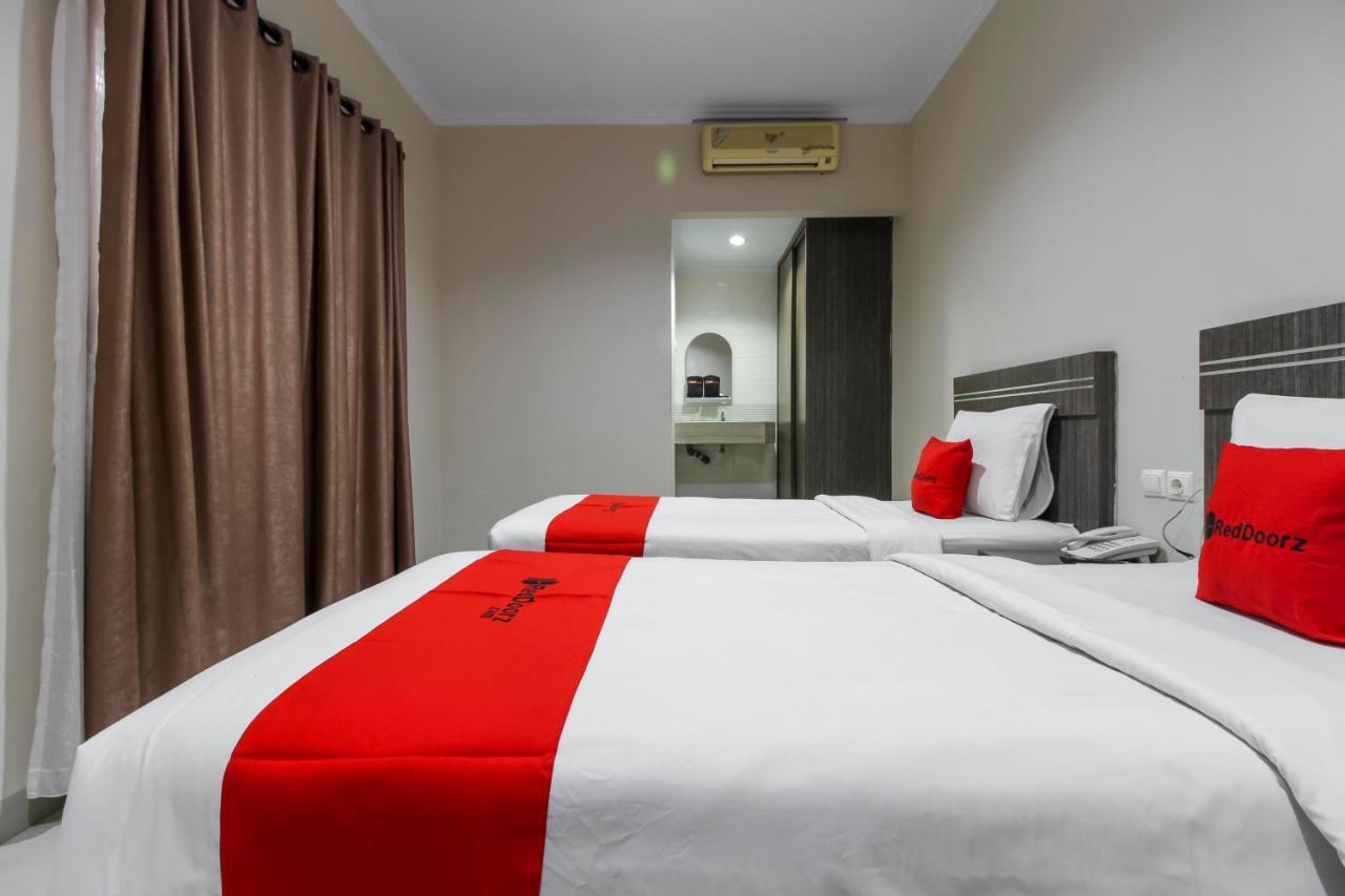 RedDoorz Plus Syariah @ Jalan Sriwijaya Medan Zewnętrze zdjęcie
