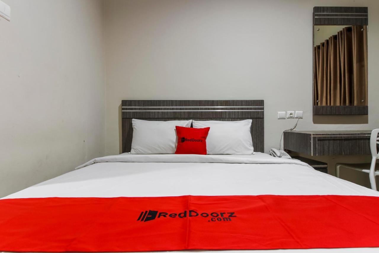 RedDoorz Plus Syariah @ Jalan Sriwijaya Medan Zewnętrze zdjęcie