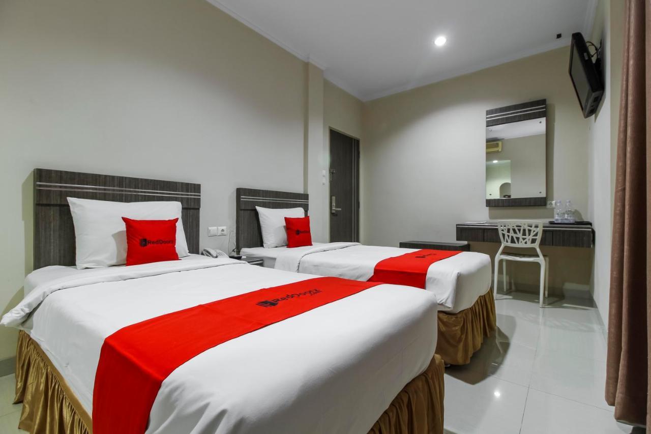 RedDoorz Plus Syariah @ Jalan Sriwijaya Medan Zewnętrze zdjęcie