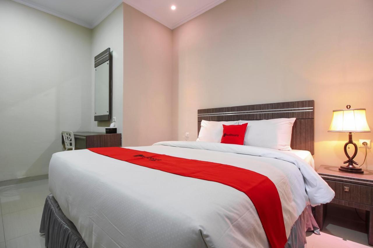 RedDoorz Plus Syariah @ Jalan Sriwijaya Medan Zewnętrze zdjęcie